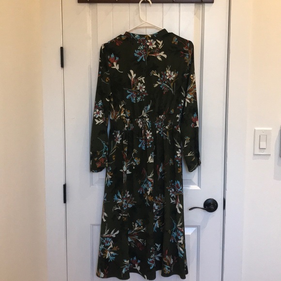 Olive green floral long sleeved midi dress - Picture 5 of 7